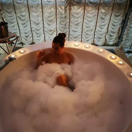 President Jacuzzi By Liuksai Apartment